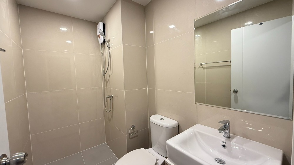 For RentCondoWongwianyai, Charoennakor : 🔥Urgent rent, new room ready to move in 🔥Condo FLEXI Sathon - Charoennakorn Phase 1, project has shuttle bus to BTS Krung Thonburi / BTS Wongwian Yai, rental price starts at 12,800 baht/month, accepting both Thais and foreigners (with 6 month / 1 year ren