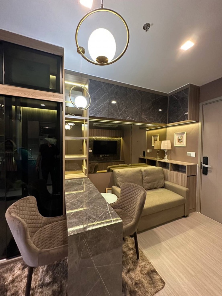 For RentCondoRama9, Petchburi, RCA : Rent Life Asoke Hype, beautifully decorated. View of Makkasan Garden and Baiyoke Building