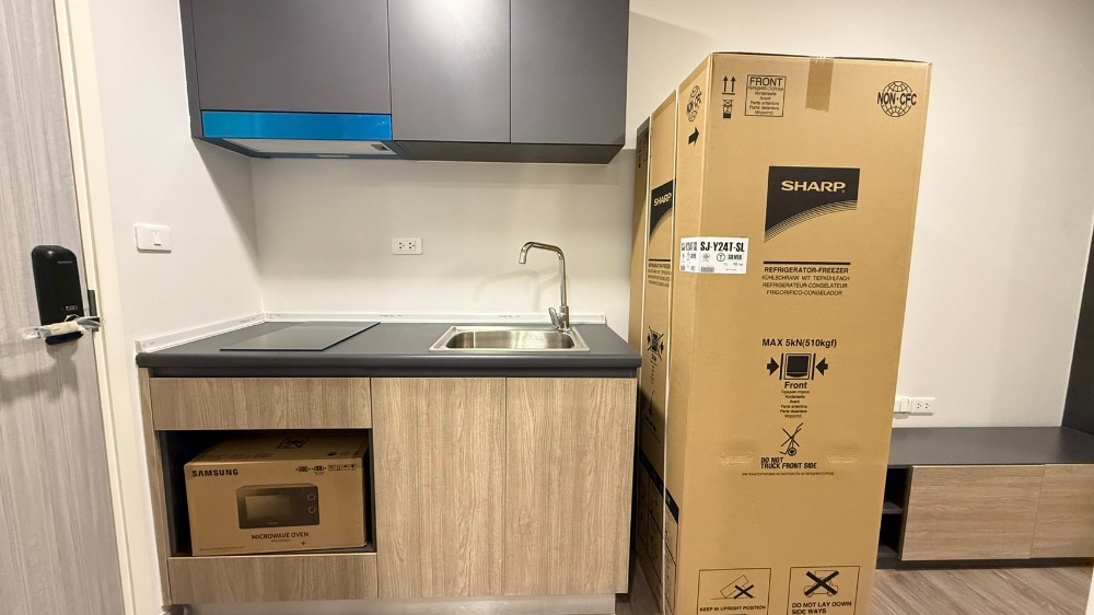 For RentCondoWongwianyai, Charoennakor : 🔥Urgent rent, new room ready to move in 🔥Condo FLEXI Sathon - Charoennakorn Phase 2. The project has a shuttle bus to BTS Krung Thonburi / BTS Wongwian Yai. Rent starts at 12,400 baht/month, accepting both Thais and foreigners (with 6 month / 1 year renta