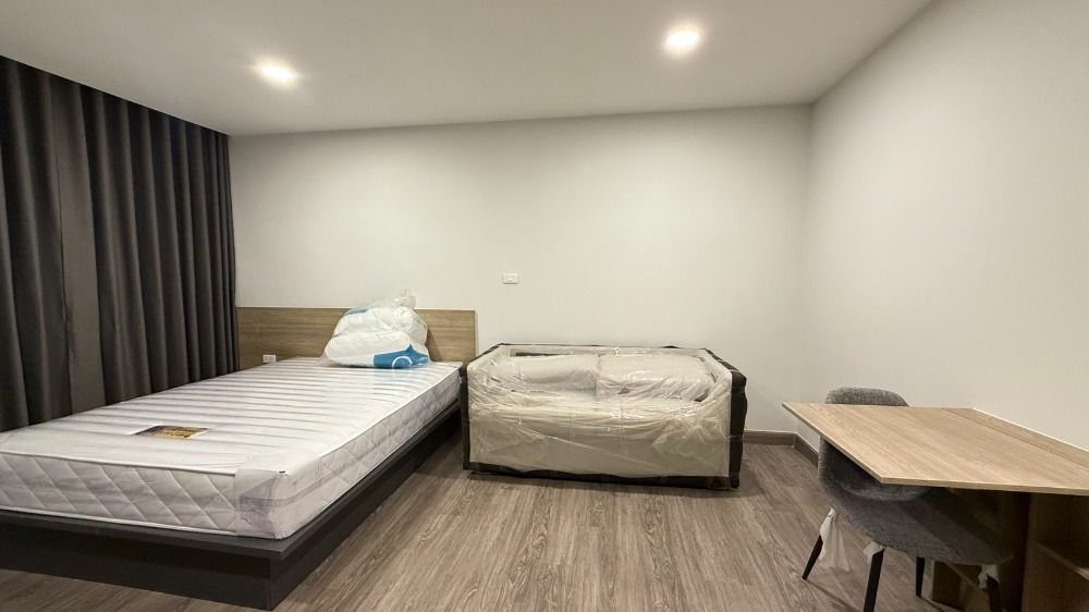 For RentCondoWongwianyai, Charoennakor : 🔥Urgent rent, new room ready to move in 🔥Condo FLEXI Sathon - Charoennakorn Phase 2. The project has a shuttle bus to BTS Krung Thonburi / BTS Wongwian Yai. Rent starts at 12,400 baht/month, accepting both Thais and foreigners (with 6 month / 1 year renta