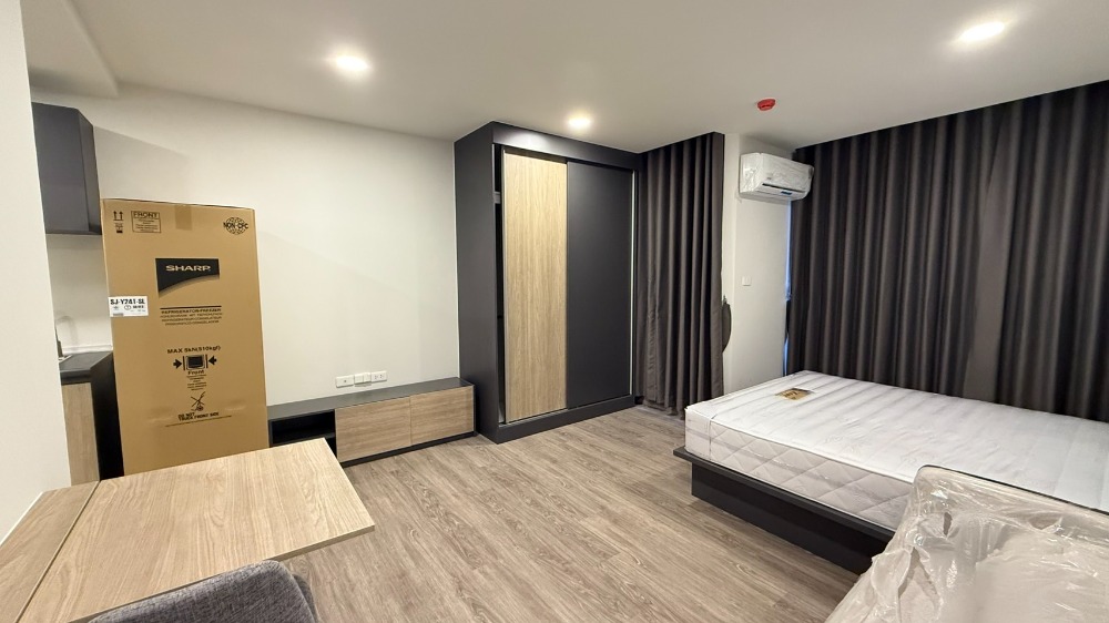 For RentCondoWongwianyai, Charoennakor : 🔥Urgent rent, new room ready to move in 🔥Condo FLEXI Sathon - Charoennakorn Phase 2. The project has a shuttle bus to BTS Krung Thonburi / BTS Wongwian Yai. Rent starts at 12,400 baht/month, accepting both Thais and foreigners (with 6 month / 1 year renta