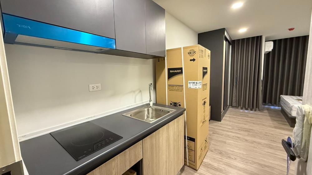 For RentCondoWongwianyai, Charoennakor : 🔥Urgent rent, new room ready to move in 🔥Condo FLEXI Sathon - Charoennakorn Phase 2. The project has a shuttle bus to BTS Krung Thonburi / BTS Wongwian Yai. Rent starts at 12,400 baht/month, accepting both Thais and foreigners (with 6 month / 1 year renta