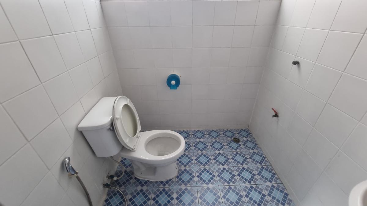 For RentOfficeSukhumvit, Asoke, Thonglor : Office in the heart of Thonglor For rent 320 square meters, ready to use the room. There is a bathroom.