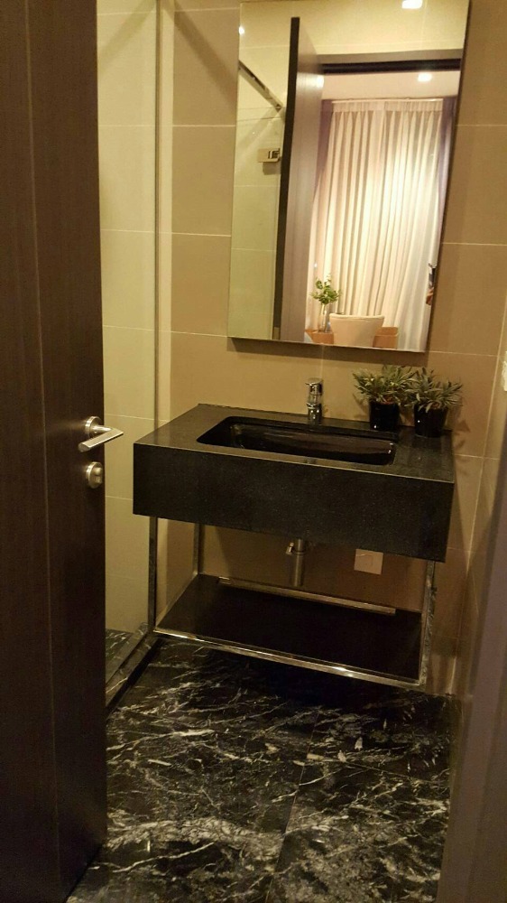 For SaleCondoSukhumvit, Asoke, Thonglor : ⚡️ Urgent ⚡️ Edge Sukhumvit 23! 1 bedroom, 28th floor, price 6.6 million baht! In the heart of Asoke, near Terminal 21! Contact now!