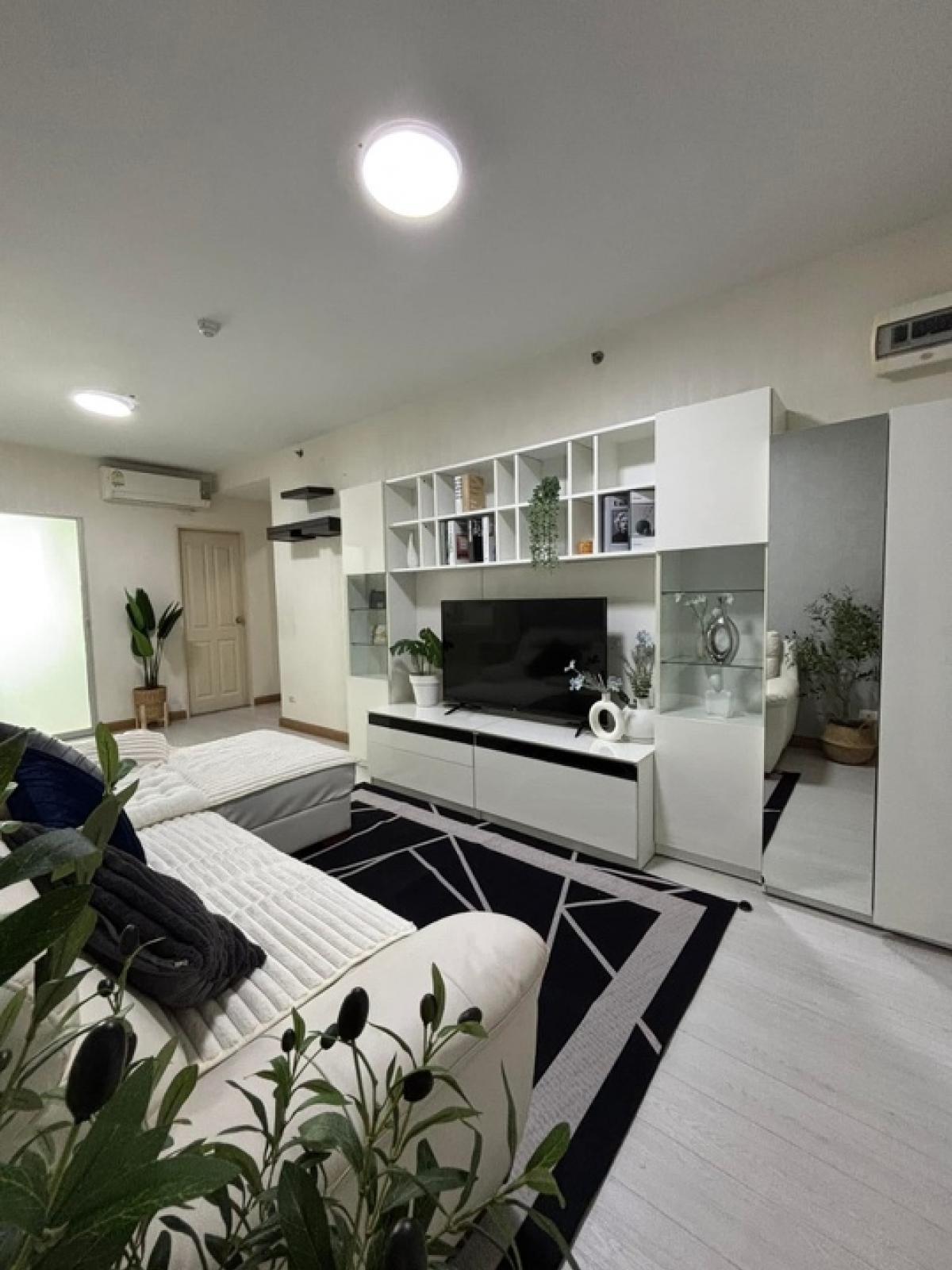 For SaleCondoKasetsart, Ratchayothin : ❤️❤️#Supalai Park Crush Yothin Project Urgent sale #Condo near BTS Ratchayothin#Very big room #The view of the garden is quiet, high privacy. LINE Tel 0859114585 ❤️❤️✅#Free electrical appliances and luxury fir, beautifully ready to stay (new room, not bru