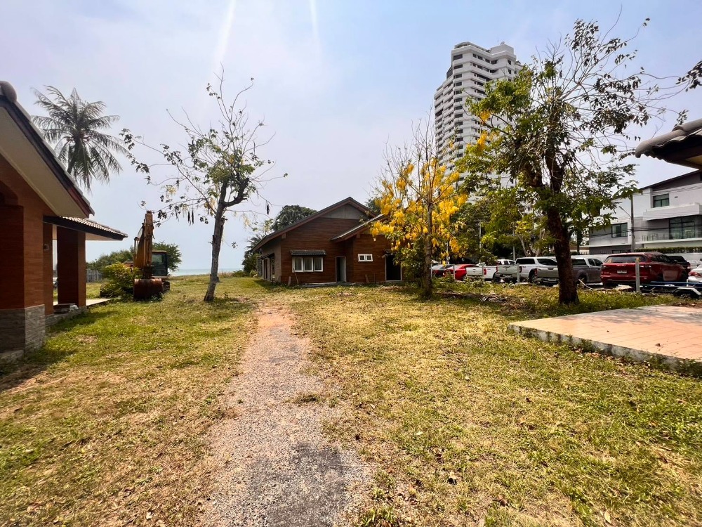 For SaleLandPattaya, Bangsaen, Chonburi : Beach front land for sale in Pattaya - located Na Jomtien - Great location with private beach