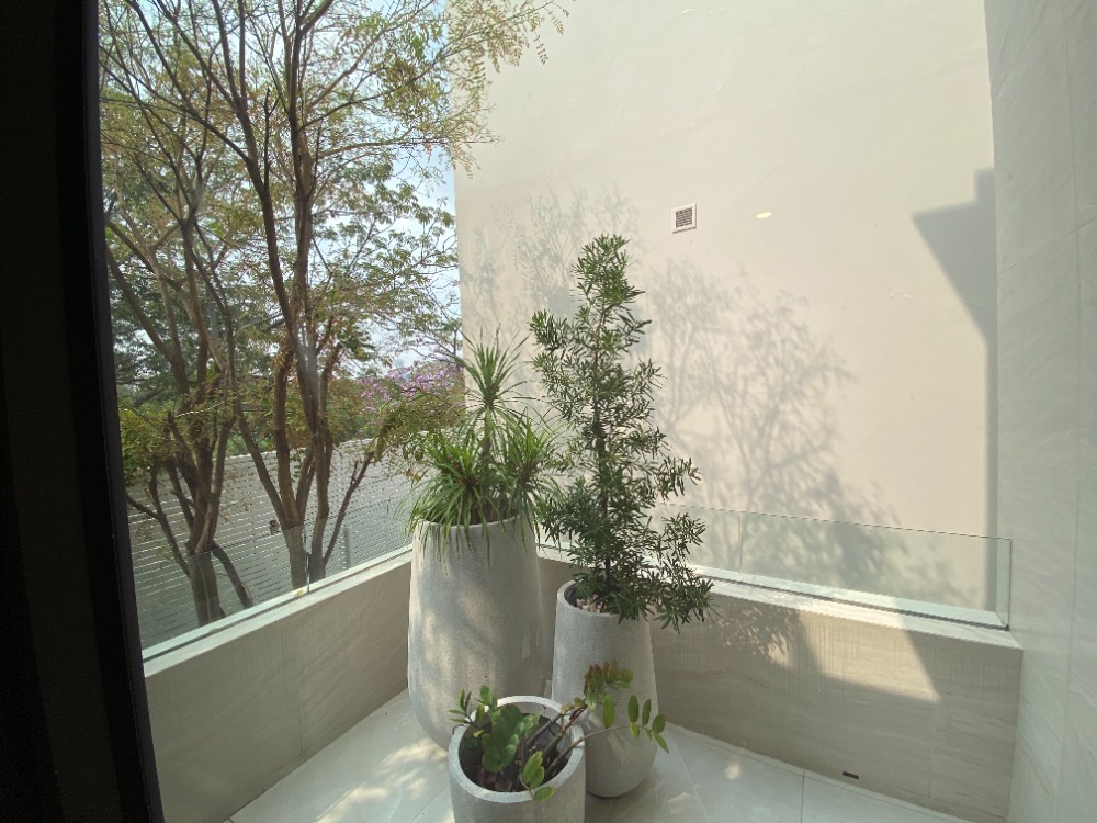 For SaleHousePattanakan, Srinakarin : Brand-new luxury home in an exclusive development near Phatthanakan - Sukhumvit 坐落于Phatthanakan - Sukhumvit 附近尊贵社区的全新奢华别墅