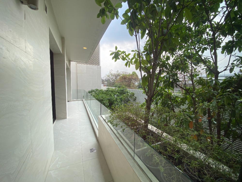 For SaleHousePattanakan, Srinakarin : Brand-new luxury home in an exclusive development near Phatthanakan - Sukhumvit 坐落于Phatthanakan - Sukhumvit 附近尊贵社区的全新奢华别墅