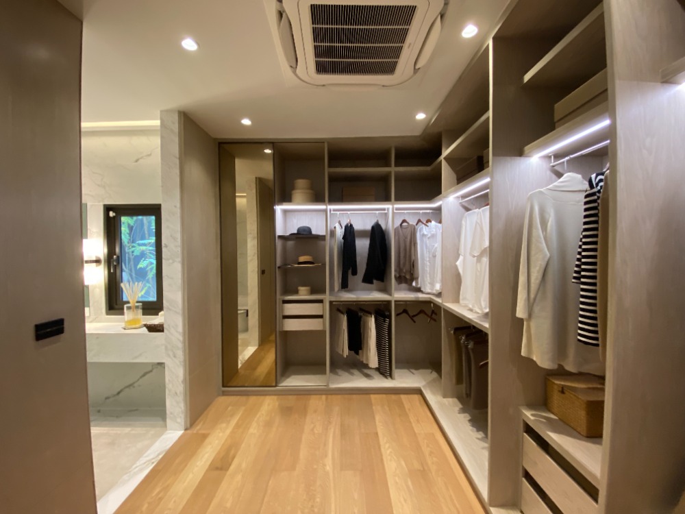 For SaleHousePattanakan, Srinakarin : Brand-new luxury home in an exclusive development near Phatthanakan - Sukhumvit 坐落于Phatthanakan - Sukhumvit 附近尊贵社区的全新奢华别墅