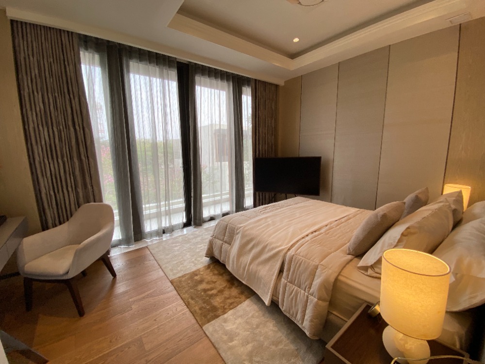 For SaleHousePattanakan, Srinakarin : Brand-new luxury home in an exclusive development near Phatthanakan - Sukhumvit 坐落于Phatthanakan - Sukhumvit 附近尊贵社区的全新奢华别墅