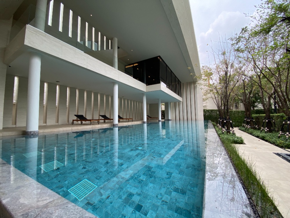 For SaleHousePattanakan, Srinakarin : Brand-new luxury home in an exclusive development near Phatthanakan - Sukhumvit 坐落于Phatthanakan - Sukhumvit 附近尊贵社区的全新奢华别墅