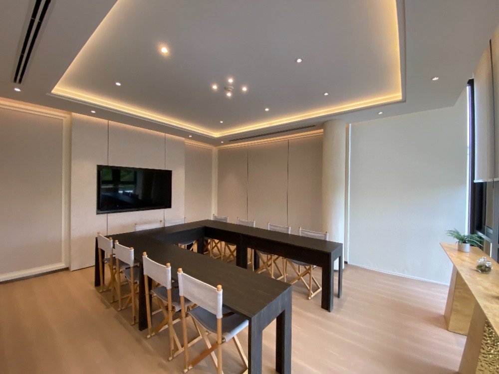 For SaleHousePattanakan, Srinakarin : Brand-new luxury home in an exclusive development near Phatthanakan - Sukhumvit 坐落于Phatthanakan - Sukhumvit 附近尊贵社区的全新奢华别墅