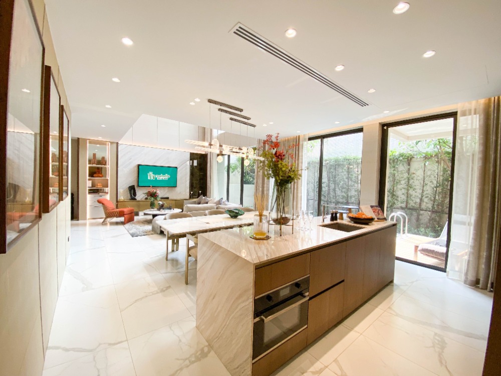 For SaleHousePattanakan, Srinakarin : Brand-new luxury home in an exclusive development near Phatthanakan - Sukhumvit 坐落于Phatthanakan - Sukhumvit 附近尊贵社区的全新奢华别墅