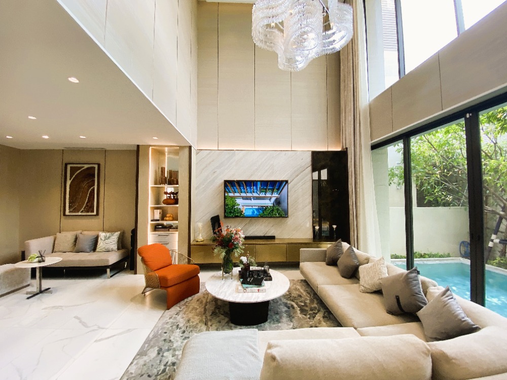 For SaleHousePattanakan, Srinakarin : Brand-new luxury home in an exclusive development near Phatthanakan - Sukhumvit 坐落于Phatthanakan - Sukhumvit 附近尊贵社区的全新奢华别墅