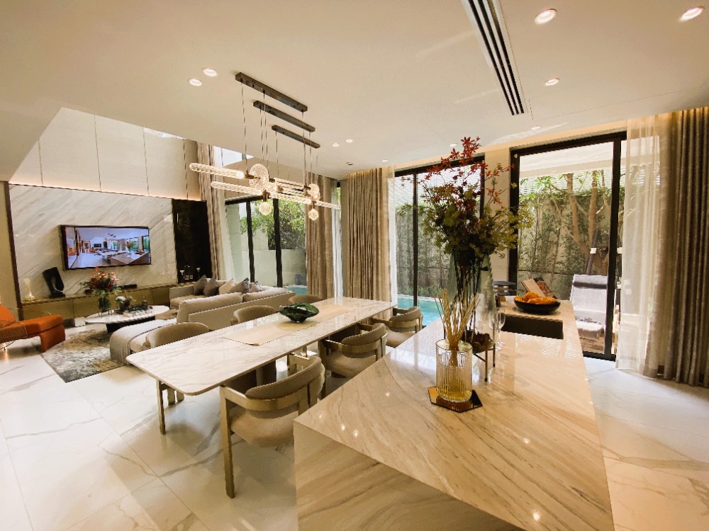 For SaleHousePattanakan, Srinakarin : Brand-new luxury home in an exclusive development near Phatthanakan - Sukhumvit 坐落于Phatthanakan - Sukhumvit 附近尊贵社区的全新奢华别墅