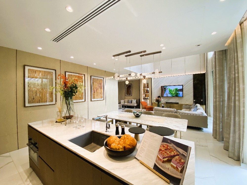 For SaleHousePattanakan, Srinakarin : Brand-new luxury home in an exclusive development near Phatthanakan - Sukhumvit 坐落于Phatthanakan - Sukhumvit 附近尊贵社区的全新奢华别墅