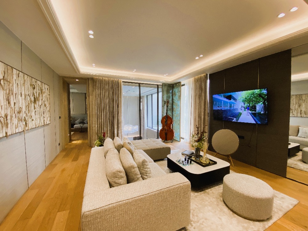 For SaleHousePattanakan, Srinakarin : Brand-new luxury home in an exclusive development near Phatthanakan - Sukhumvit 坐落于Phatthanakan - Sukhumvit 附近尊贵社区的全新奢华别墅