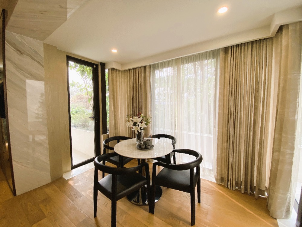 For SaleHousePattanakan, Srinakarin : Brand-new luxury home in an exclusive development near Phatthanakan - Sukhumvit 坐落于Phatthanakan - Sukhumvit 附近尊贵社区的全新奢华别墅