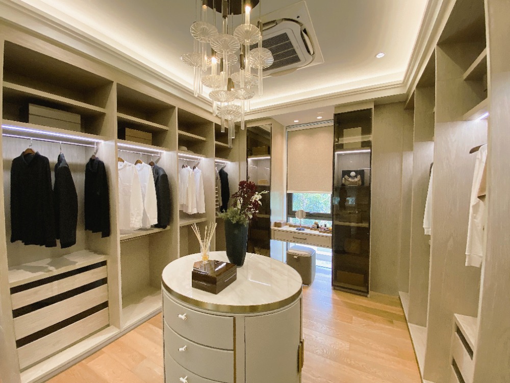 For SaleHousePattanakan, Srinakarin : Brand-new luxury home in an exclusive development near Phatthanakan - Sukhumvit 坐落于Phatthanakan - Sukhumvit 附近尊贵社区的全新奢华别墅