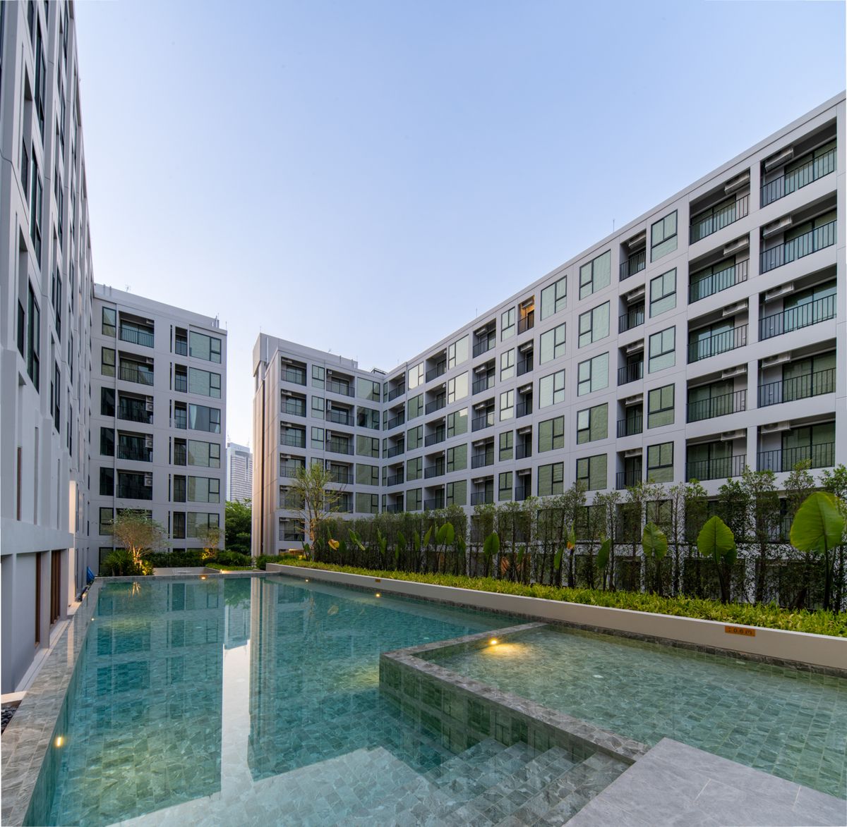 For RentCondoWongwianyai, Charoennakor : 🔥Urgent rent, new room ready to move in 🔥Condo FLEXI Sathon - Charoennakorn Phase 2. The project has a shuttle bus to BTS Krung Thonburi / BTS Wongwian Yai. Rent starts at 12,400 baht/month, accepting both Thais and foreigners (with 6 month / 1 year renta