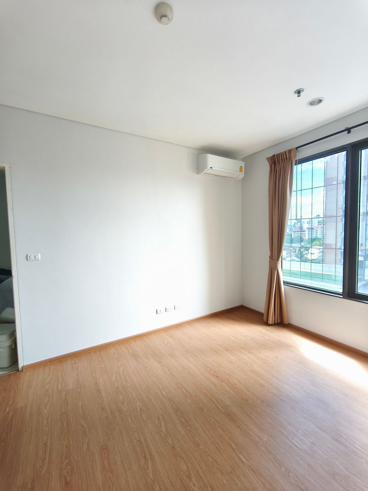 ขายคอนโดพระราม 9 เพชรบุรีตัดใหม่ RCA : ขาย 1 ห้องนอน 40 Sqm. ชั้น 11 Villa Asoke พร้อมผู้เช่า (เจ้าของขายเอง)