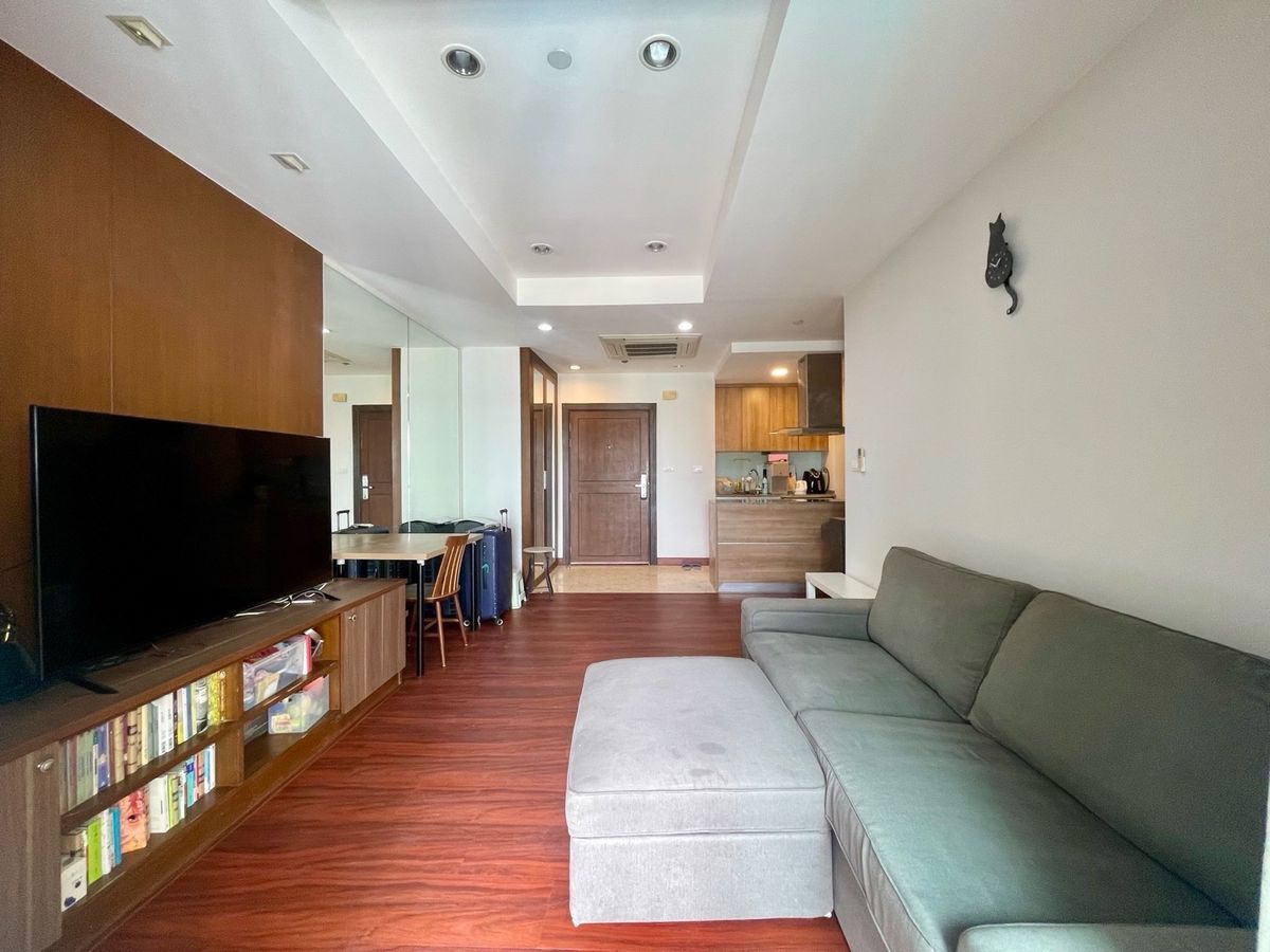 ขายคอนโดสาทร นราธิวาส : ขายพร้อมผู้เช่า 2 ห้องนอน รีโนเวทใหม่ทั้งห้อง หลังแผ่นดินไหว