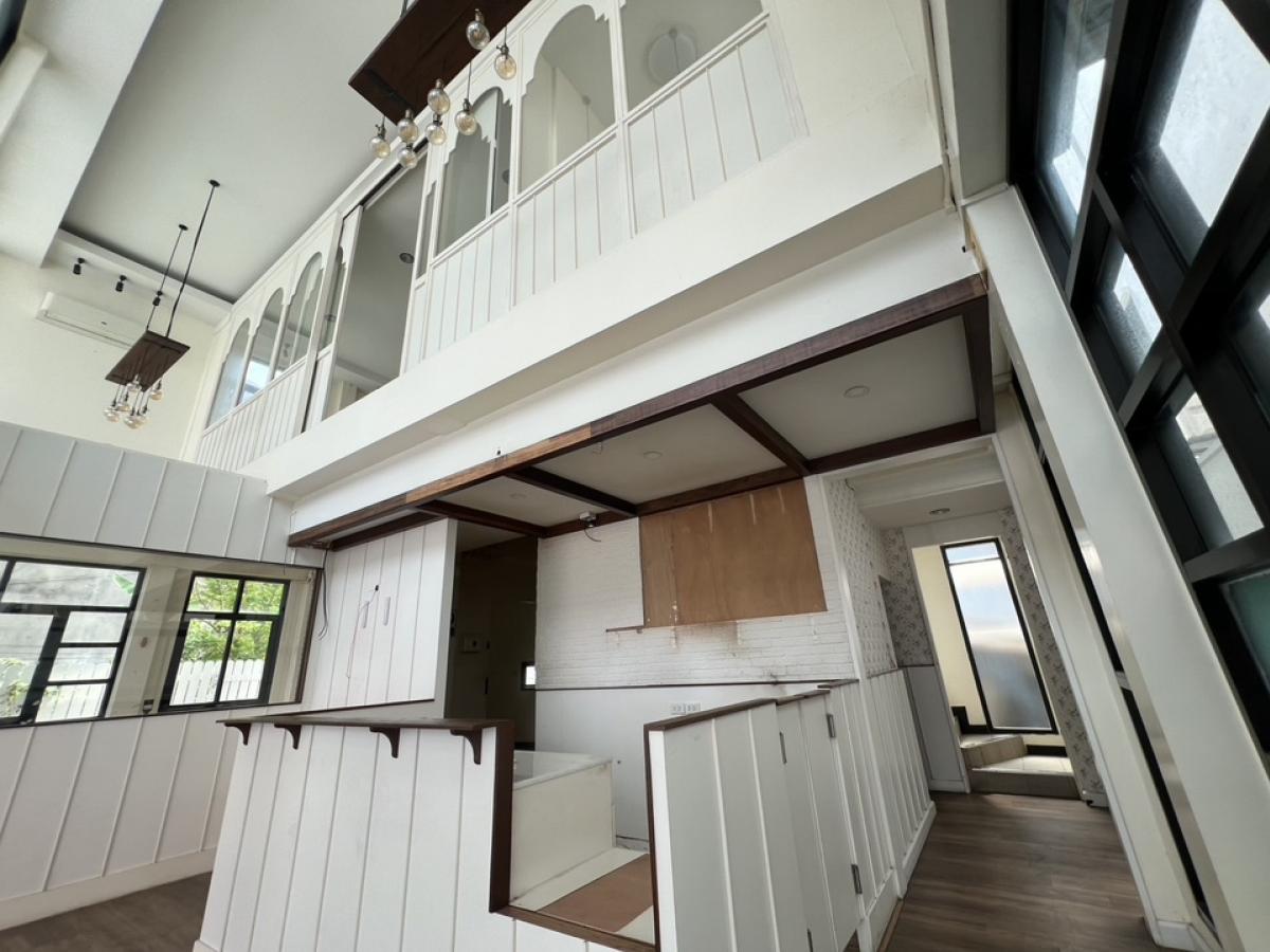 ให้เช่าร้านค้า/ตลาดนัดสุขุมวิท อโศก ทองหล่อ : ปล่อยเช่า อาคารเชิงพาณิชย์ 2 ชั้น ตึกเดี่ยว (Stand Alone Building) ที่จอดรถ 3 คัน และใกล้เคียง สถานที่ ซอยเอกมัย สุขุมวิท 63 เชื่อมต่อ ทองหล่อ และปรีดีพนมยงค์ , เหมาะเช่าทำธุรกิจ