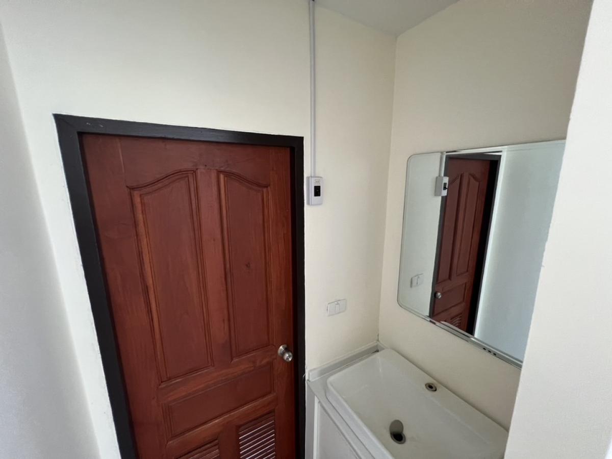 ให้เช่าร้านค้า/ตลาดนัดสุขุมวิท อโศก ทองหล่อ : ปล่อยเช่า อาคารเชิงพาณิชย์ 2 ชั้น ตึกเดี่ยว (Stand Alone Building) ที่จอดรถ 3 คัน และใกล้เคียง สถานที่ ซอยเอกมัย สุขุมวิท 63 เชื่อมต่อ ทองหล่อ และปรีดีพนมยงค์ , เหมาะเช่าทำธุรกิจ