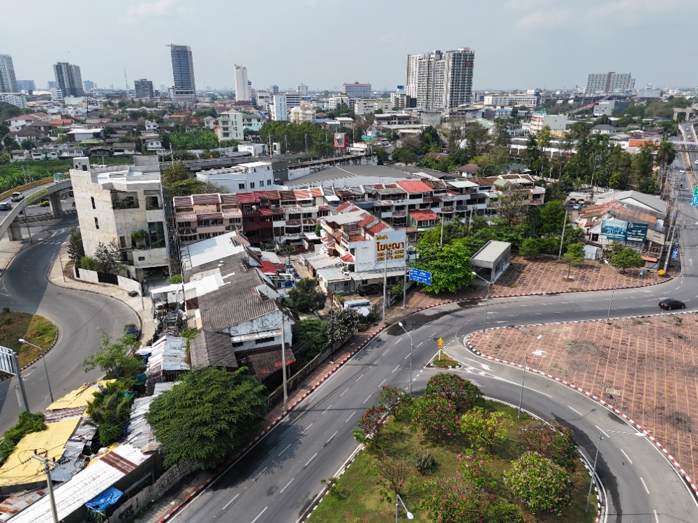 For SaleShop HousePinklao, Charansanitwong : Urgent sale, 3.5 floor commercial building, Soi Sirindhorn 4, Golden Location near Bang Bam Ru 100 meters! 🚆✨