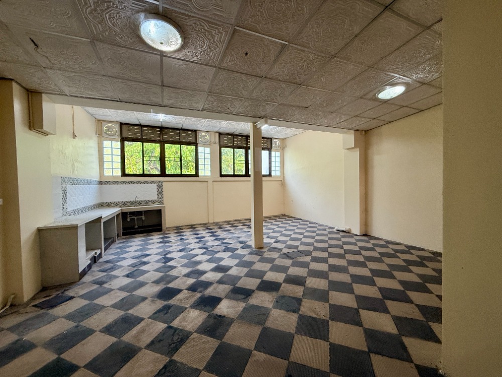 For SaleShop HousePinklao, Charansanitwong : Urgent sale, 3.5 floor commercial building, Soi Sirindhorn 4, Golden Location near Bang Bam Ru 100 meters! 🚆✨