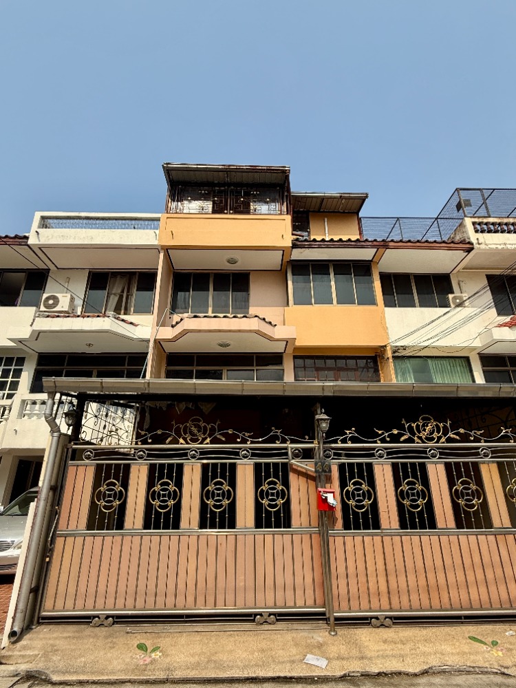 For SaleShop HousePinklao, Charansanitwong : Urgent sale, 3.5 floor commercial building, Soi Sirindhorn 4, Golden Location near Bang Bam Ru 100 meters! 🚆✨