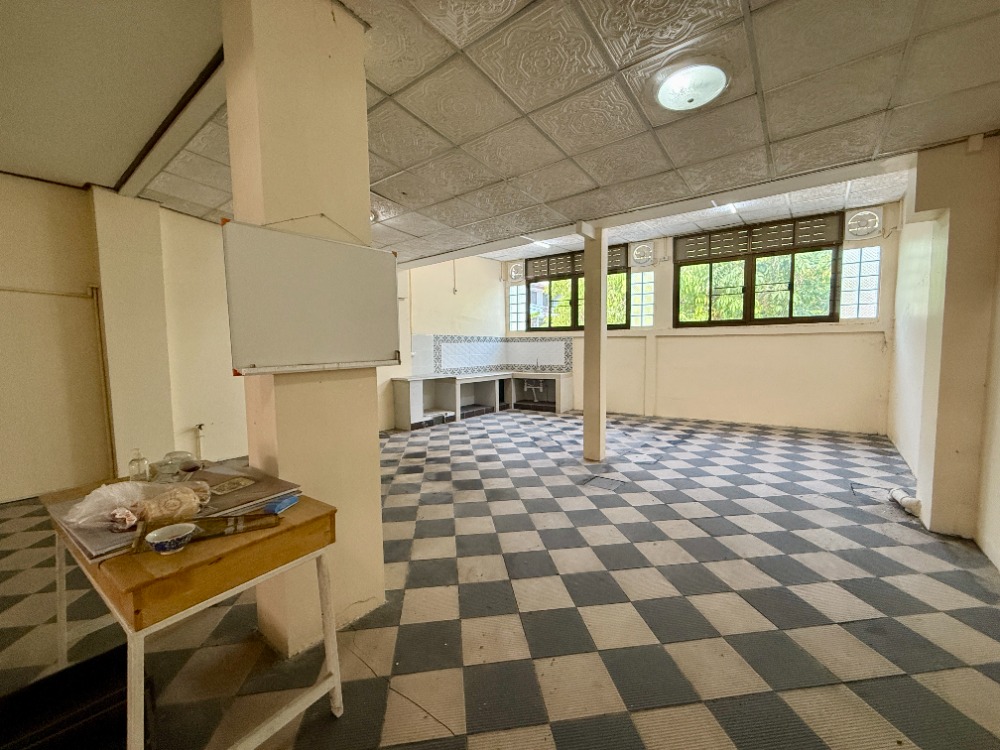 For SaleShop HousePinklao, Charansanitwong : Urgent sale, 3.5 floor commercial building, Soi Sirindhorn 4, Golden Location near Bang Bam Ru 100 meters! 🚆✨