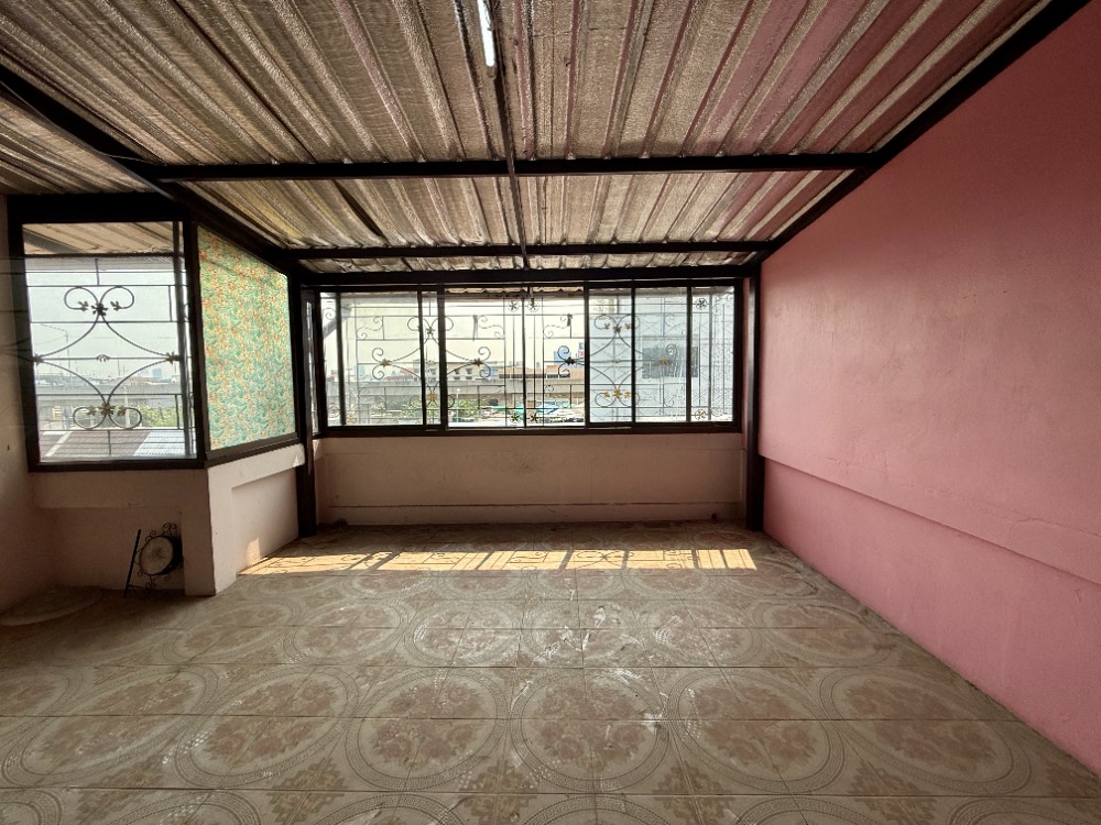 For SaleShop HousePinklao, Charansanitwong : Urgent sale, 3.5 floor commercial building, Soi Sirindhorn 4, Golden Location near Bang Bam Ru 100 meters! 🚆✨