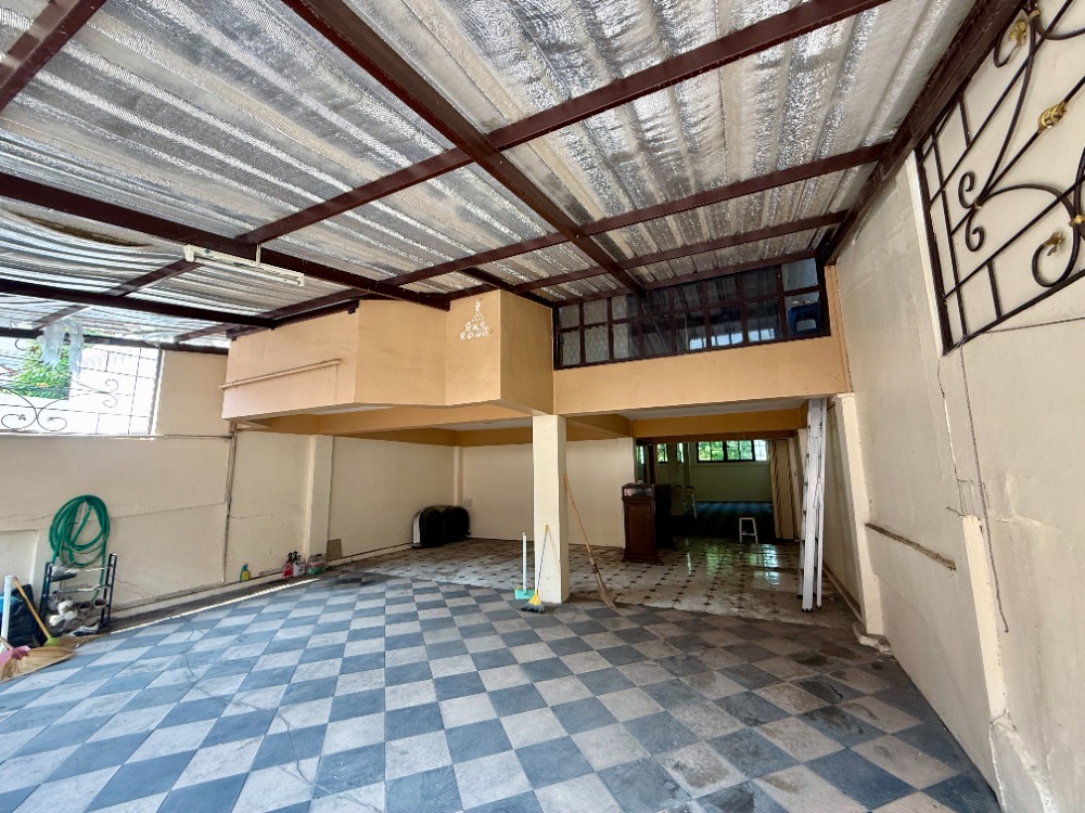 For SaleShop HousePinklao, Charansanitwong : Urgent sale, 3.5 floor commercial building, Soi Sirindhorn 4, Golden Location near Bang Bam Ru 100 meters! 🚆✨