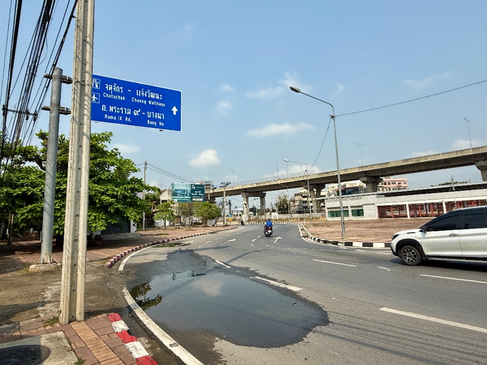 For SaleShop HousePinklao, Charansanitwong : Urgent sale, 3.5 floor commercial building, Soi Sirindhorn 4, Golden Location near Bang Bam Ru 100 meters! 🚆✨