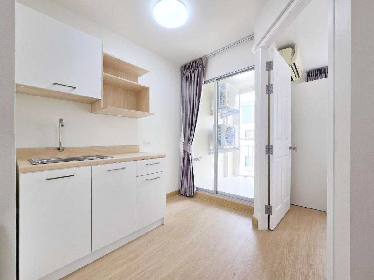 For SaleCondoNawamin, Ramindra : ✨️ Why pay the rent? Can pay by yourself! Cheaper than renting! Large room near the mall near the train! Can walk up to BTS Ram Inthra 3! ✨ Lumpini Condo Town Ram Inthra-Lampini Condo Town Ramindra-laksi 🏙