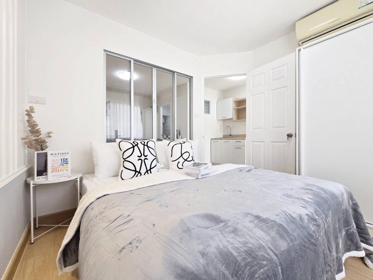 For SaleCondoNawamin, Ramindra : ✨️ Why pay the rent? Can pay by yourself! Cheaper than renting! Large room near the mall near the train! Can walk up to BTS Ram Inthra 3! ✨ Lumpini Condo Town Ram Inthra-Lampini Condo Town Ramindra-laksi 🏙