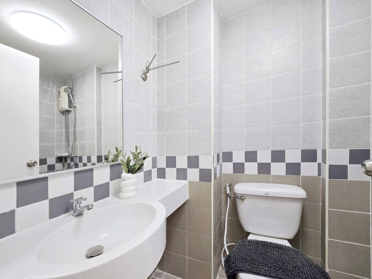 For SaleCondoNawamin, Ramindra : ✨️ Why pay the rent? Can pay by yourself! Cheaper than renting! Large room near the mall near the train! Can walk up to BTS Ram Inthra 3! ✨ Lumpini Condo Town Ram Inthra-Lampini Condo Town Ramindra-laksi 🏙