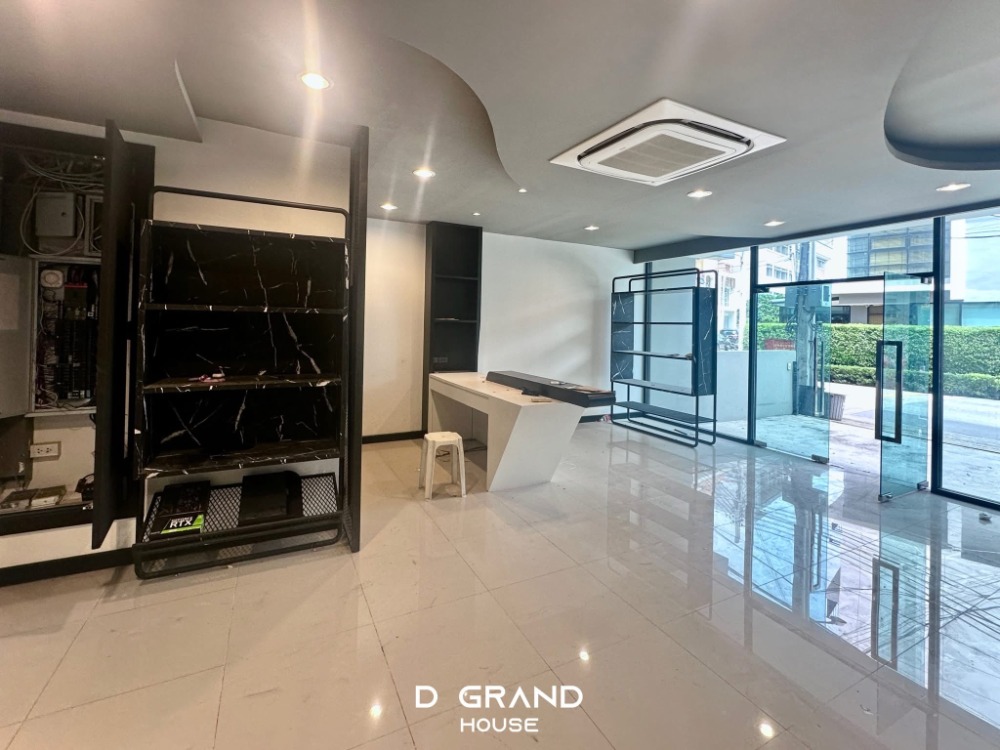 โฮมออฟฟิศเลียบทางด่วนรามอินทรา : Home Office แปลงมุม พร้อมลิฟต์ Premium Place เอกมัย-รามอินทรา 2 สุคนธสวัสดิ์