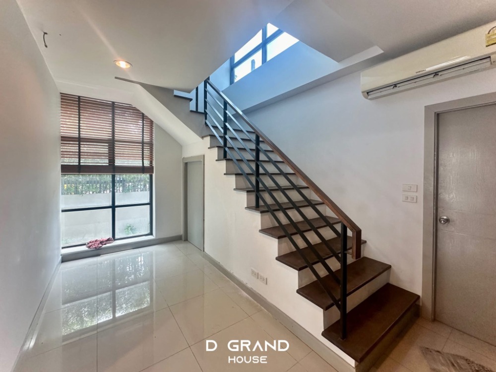 โฮมออฟฟิศเลียบทางด่วนรามอินทรา : Home Office แปลงมุม พร้อมลิฟต์ Premium Place เอกมัย-รามอินทรา 2 สุคนธสวัสดิ์