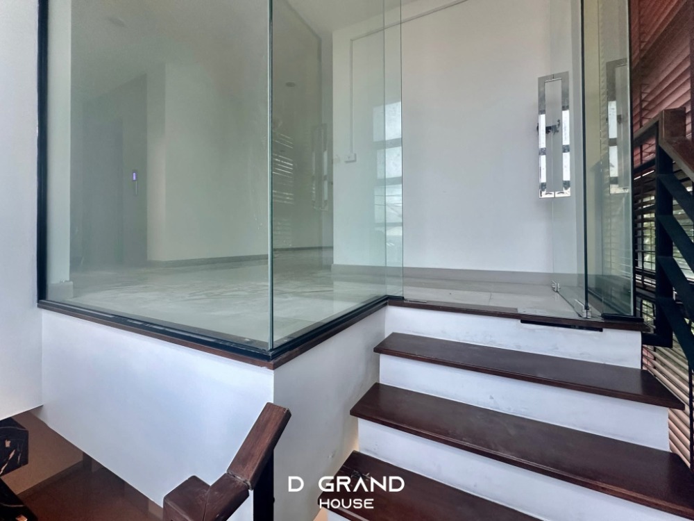 โฮมออฟฟิศเลียบทางด่วนรามอินทรา : Home Office แปลงมุม พร้อมลิฟต์ Premium Place เอกมัย-รามอินทรา 2 สุคนธสวัสดิ์