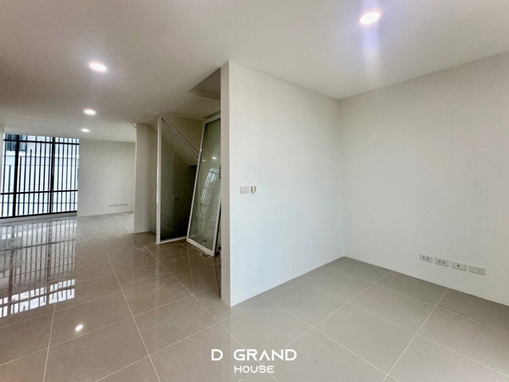 โฮมออฟฟิศเลียบทางด่วนรามอินทรา : Home Office แปลงมุม พร้อมลิฟต์ Premium Place เอกมัย-รามอินทรา 2 สุคนธสวัสดิ์