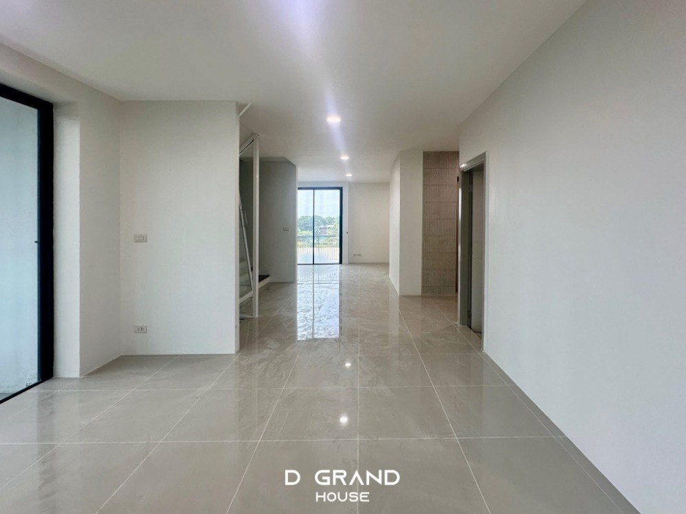 โฮมออฟฟิศเลียบทางด่วนรามอินทรา : Home Office แปลงมุม พร้อมลิฟต์ Premium Place เอกมัย-รามอินทรา 2 สุคนธสวัสดิ์