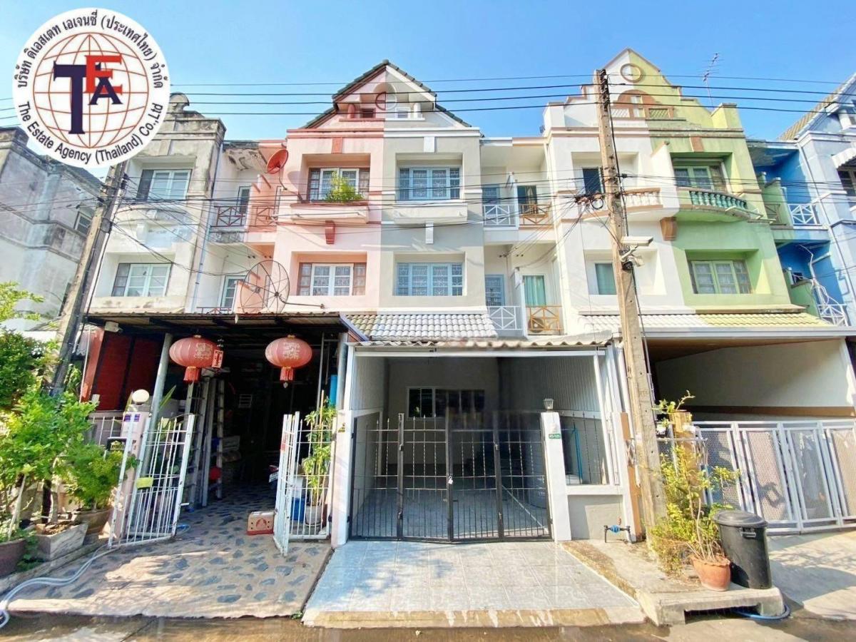 ขายทาวน์โฮมปทุมธานี รังสิต ธรรมศาสตร์ : ขายทาวน์เฮ้าส์ 3 ชั้น หมู่บ้านลัลลี่วิลล์ พหลโยธิน ลำลูกกาคลอง 1 ฟิวเจอร์พาร์ครังสิต เซียร์รังสิต  รถไฟฟ้าสายสีเขียว คูคต สนามกีฬาธูปะเตมีย์ ตลาดศิริทรัพย์รังสิต โรงพยาบาลบีแคร์ โลตัส สำนักงานเทศบาลคูคต