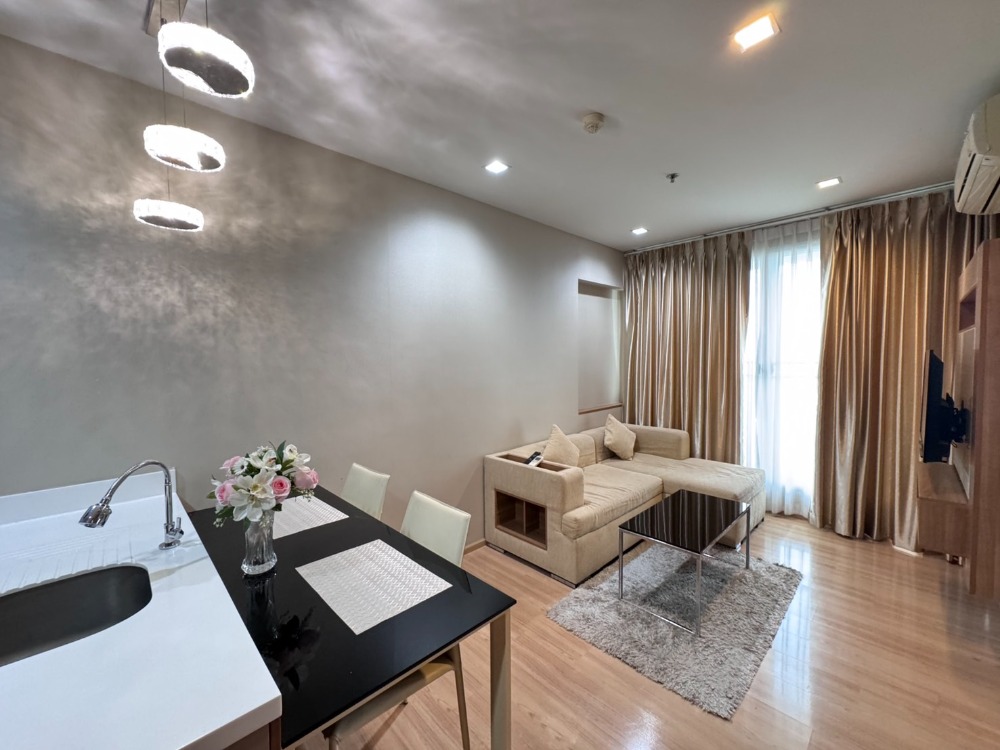 For SaleCondoSathorn, Narathiwat : Rhythm Sathorn next to BTS Saphan Taksin, Urgent sale 45 sqm. Price 5.29 million!