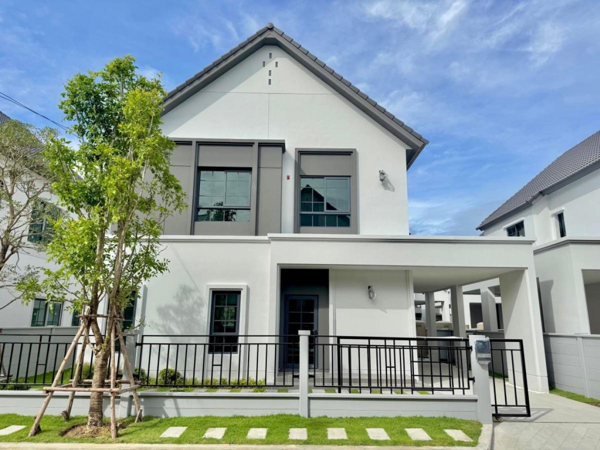 For SaleHouseBangna, Bearing, Lasalle : 🔥 Special discount 1 million baht Centro Bangna - 230 sq.m., 4 bedrooms, 4 bathrooms, 2 parking 📲 𝟎𝟔𝟒 -𝟕𝟗𝟒𝟒𝟐𝟔𝟑 (Khun Nam)