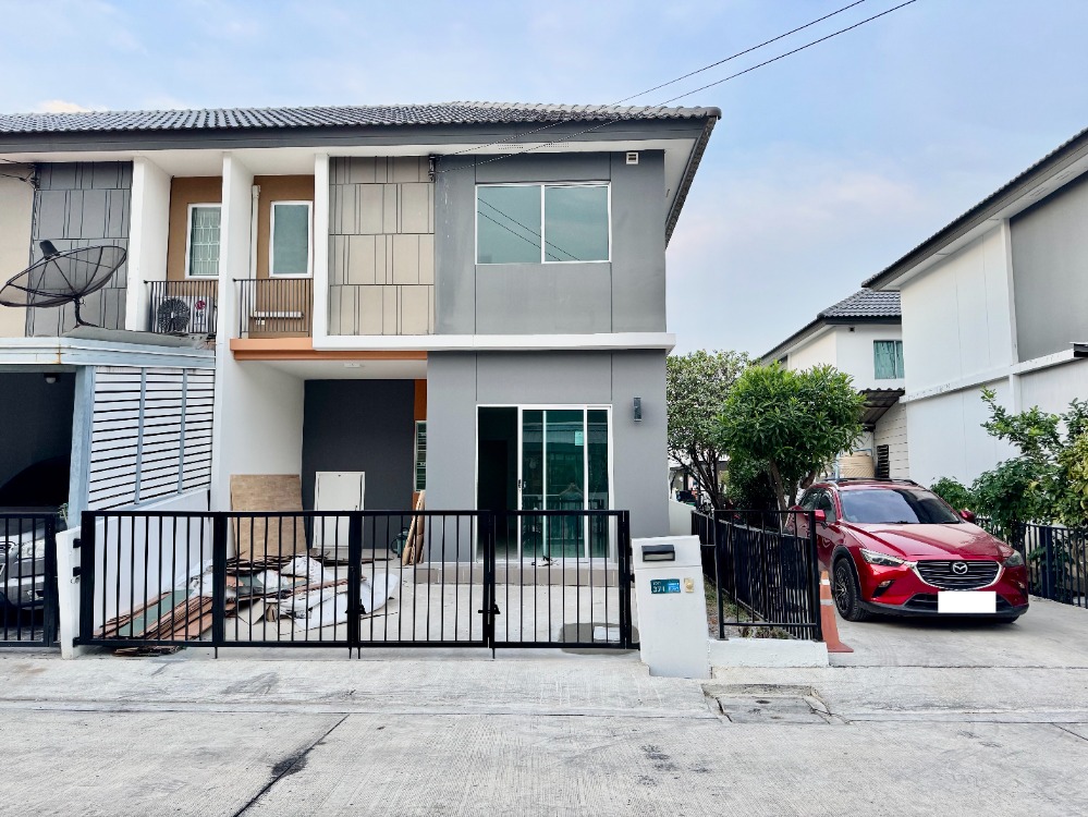 For SaleTownhomePathum Thani,Rangsit, Thammasat : Townhouse for sale behind the corner of Pruksa 107 Tiwanon-Rangsit Project