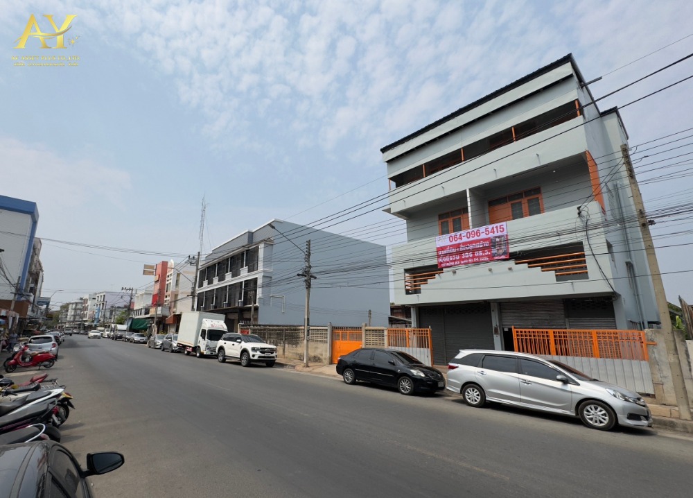 ขายที่ดินโคราช นครราชสีมา : #ขายถูกกว่าราคาประเมิน ขายที่ดินใจกลางเมืองโคราช ติดถนนยมราช ในคูเมือง แปลงสวย ทำเลดีมาก มีแปลงเดียวเท่านั้น!!