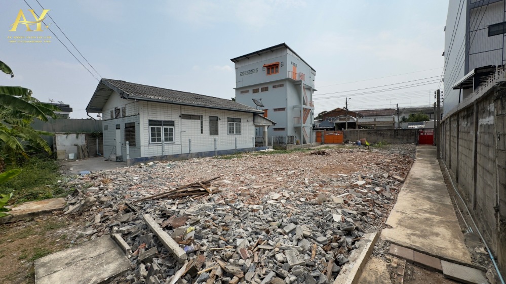 ขายที่ดินโคราช นครราชสีมา : #ขายถูกกว่าราคาประเมิน ขายที่ดินใจกลางเมืองโคราช ติดถนนยมราช ในคูเมือง แปลงสวย ทำเลดีมาก มีแปลงเดียวเท่านั้น!!