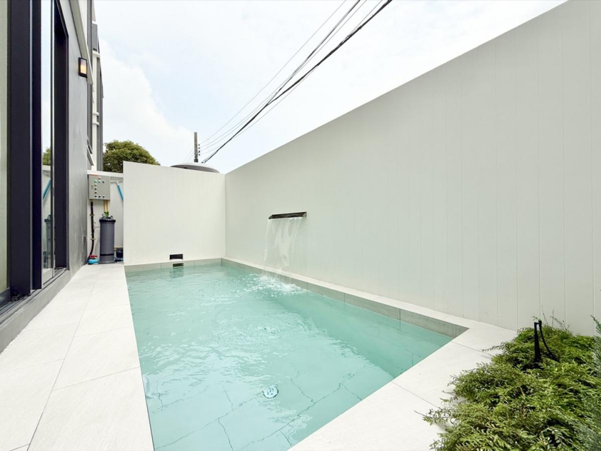 For SaleHouseChaengwatana, Muangthong : Winston Private Residence33 sq.w. 250 sq.m., Private Pool2, sleeping 4 water, 3 parking, buy straight, contact 064-932-4645 ken